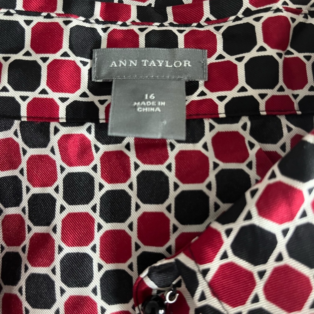 Ann Taylor Red and Black Geometric Blouse - Picture 4 of 4